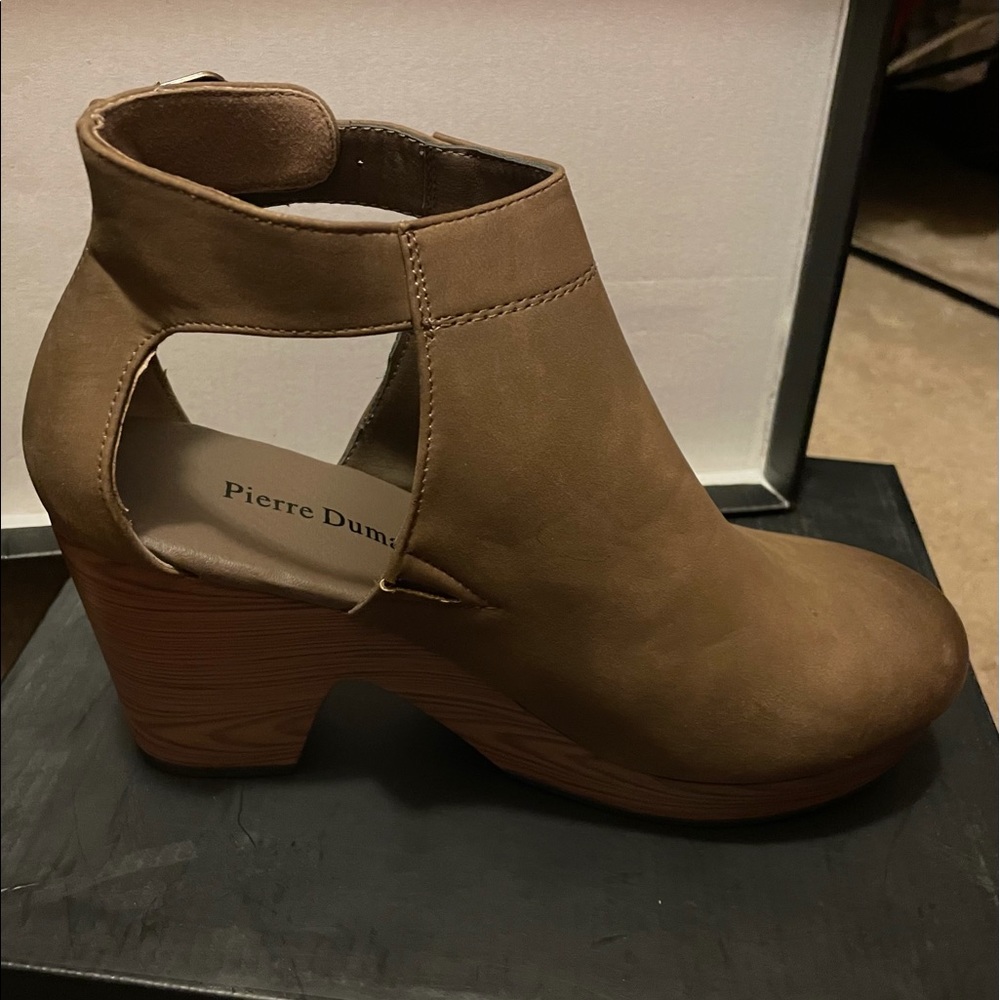 Pierre Dumas taupe shoes size 8